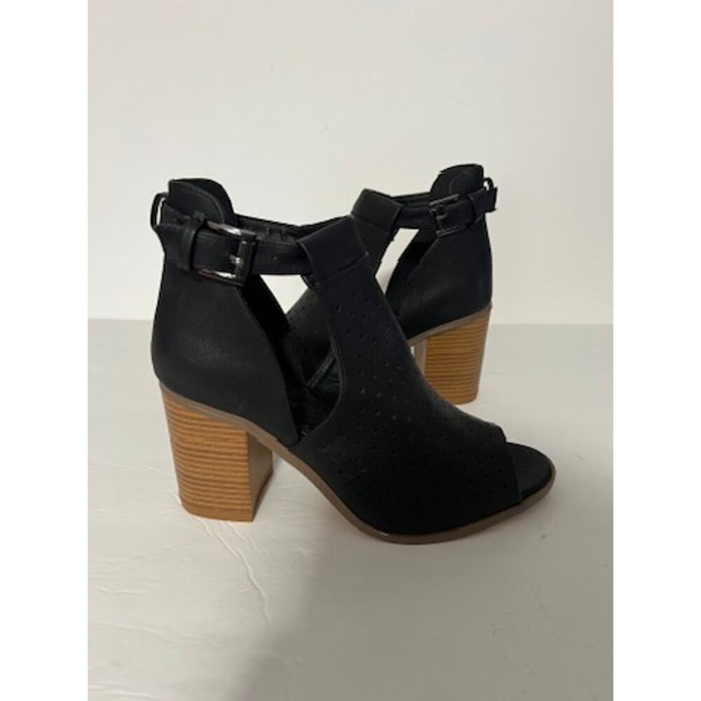A Rider Girl Bernice Perforated Peep Toe Block Heel Booties Black Boho Size 8 - Picture 4 of 11